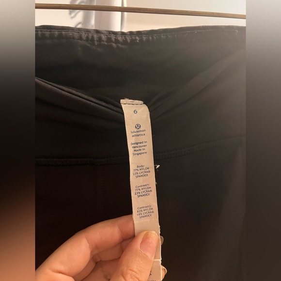 Lululemon spandex shorts size 6 - Picture 3 of 4